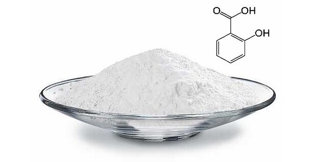 Keramina contiene ácido salicílico.
